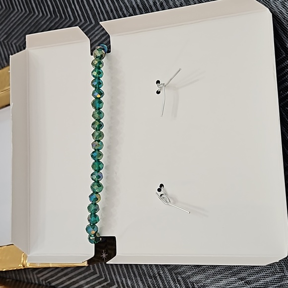 New in packaging Alex and Ani Charms your Way Channel your Strength Set - Picture 3 of 3